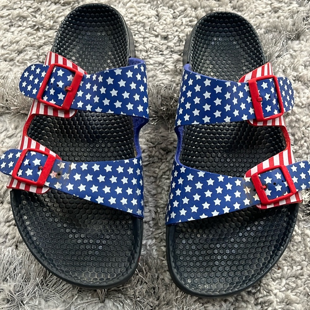 Patriotic Blue Star-Print Women’s Slide Sandals with Red Buckles